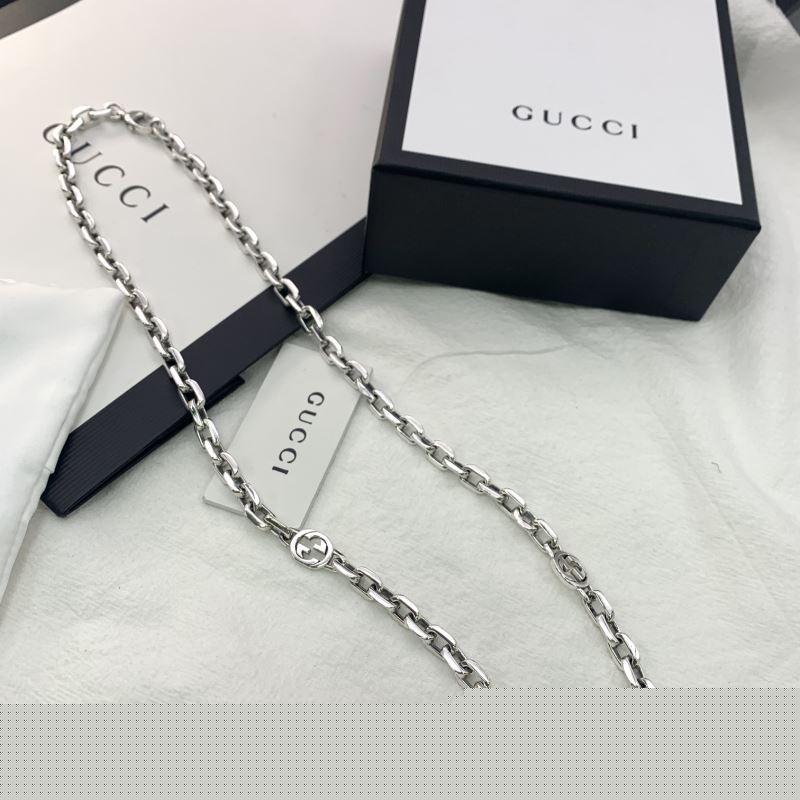 G*u*i necklaces